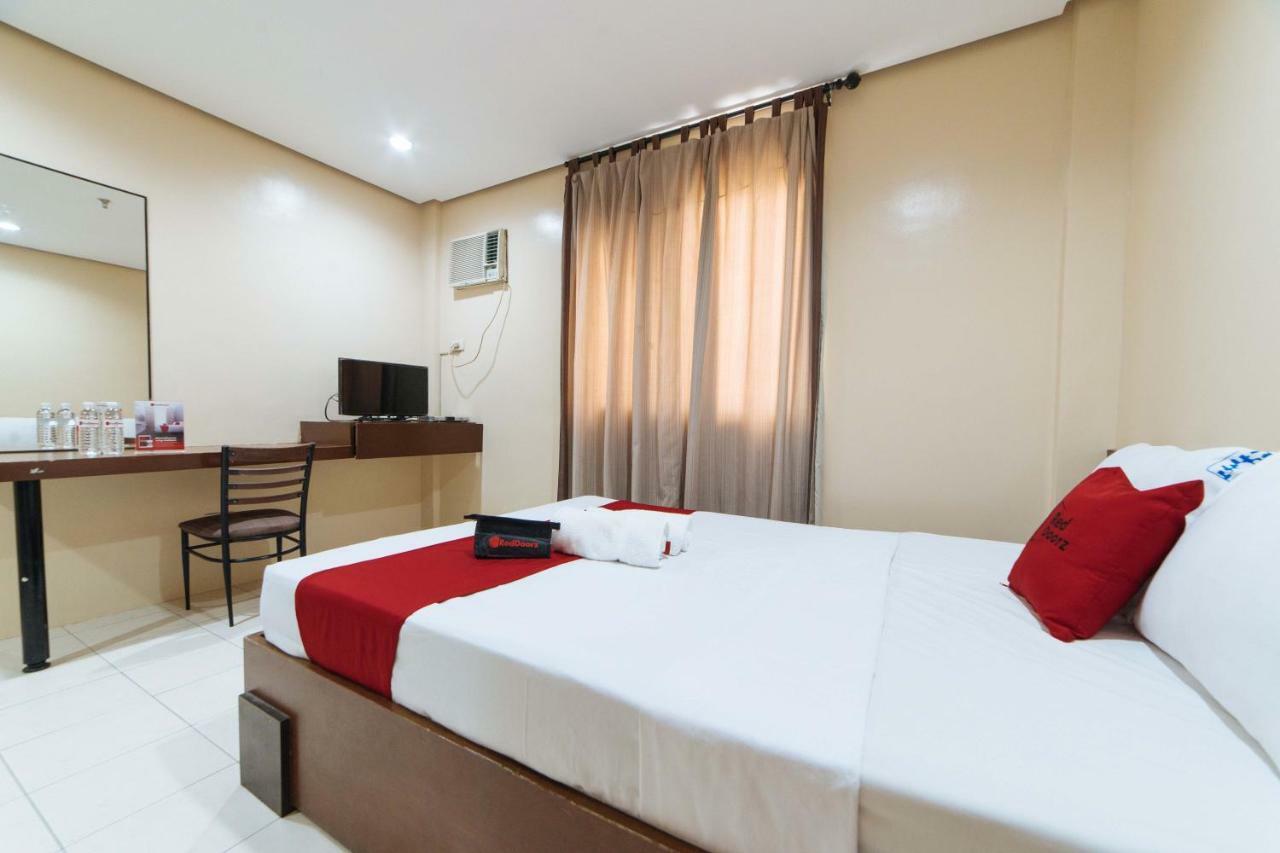 เรดดอร์ซ เนียร์ โอลองกาโป บัสเทอร์มินัล Hotel ภายนอก รูปภาพ