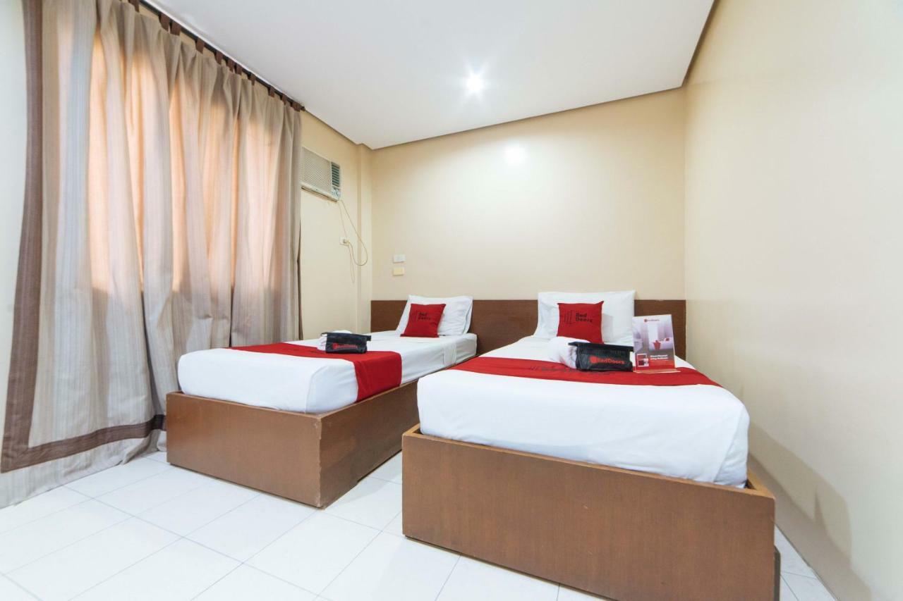 เรดดอร์ซ เนียร์ โอลองกาโป บัสเทอร์มินัล Hotel ภายนอก รูปภาพ