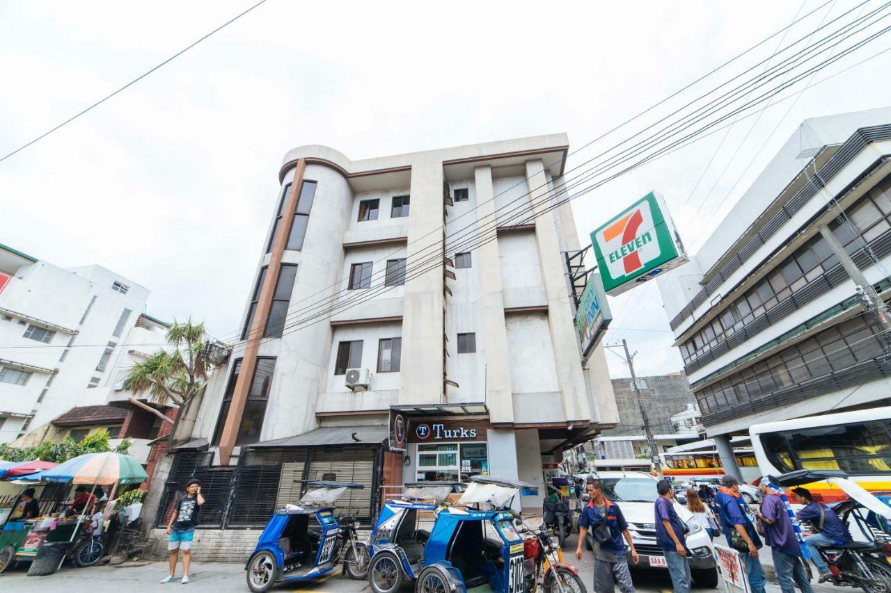 เรดดอร์ซ เนียร์ โอลองกาโป บัสเทอร์มินัล Hotel ภายนอก รูปภาพ